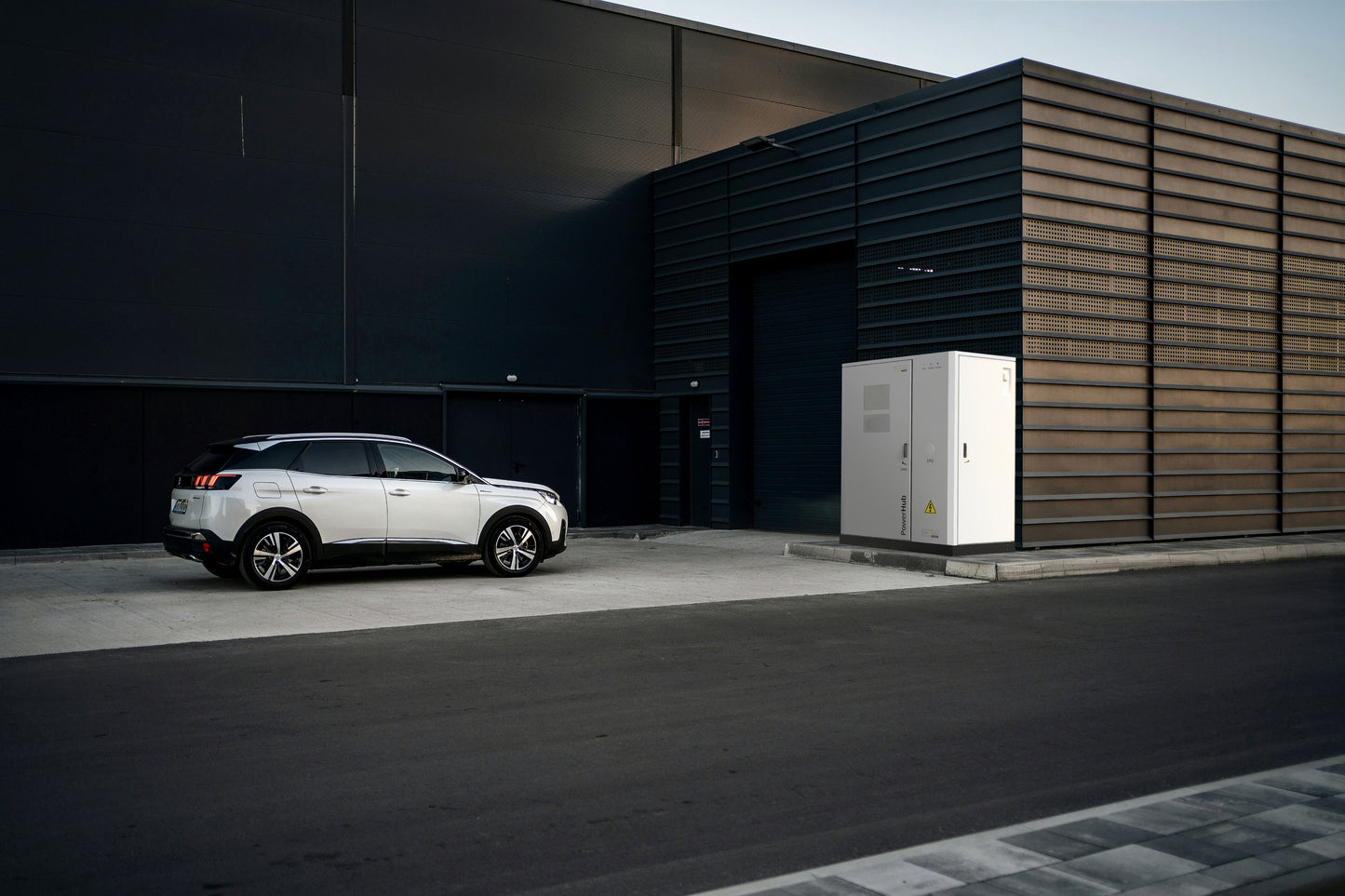 PowerHub Model SS-CS-GE-F120 White - 50 kW / 120 kWh - High Voltage All-In-One Hybrid ESS